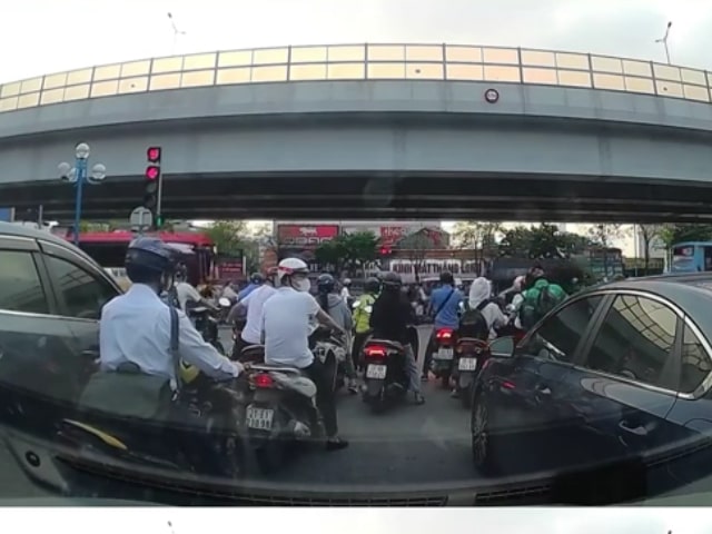 Bảo hiểm Emily, Bảo hiểm ô tô, Bảo hiểm thân vỏ ô tô, Emily xevaban, Bảo hiểm bắt buộc, Mua bảo hiểm ô tô, tư vấn bảo hiểm miễn phí, Xe bị trôi, Giữ khoảng cách